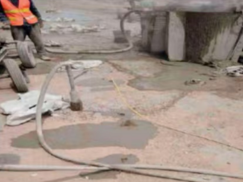 迎泽水泥混凝土路面板底注浆技术 路面脱空注浆整治方案