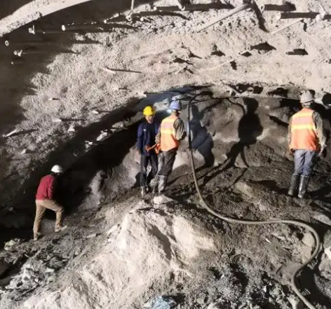 迎泽拱顶带模注浆料的施工流程及注意事项